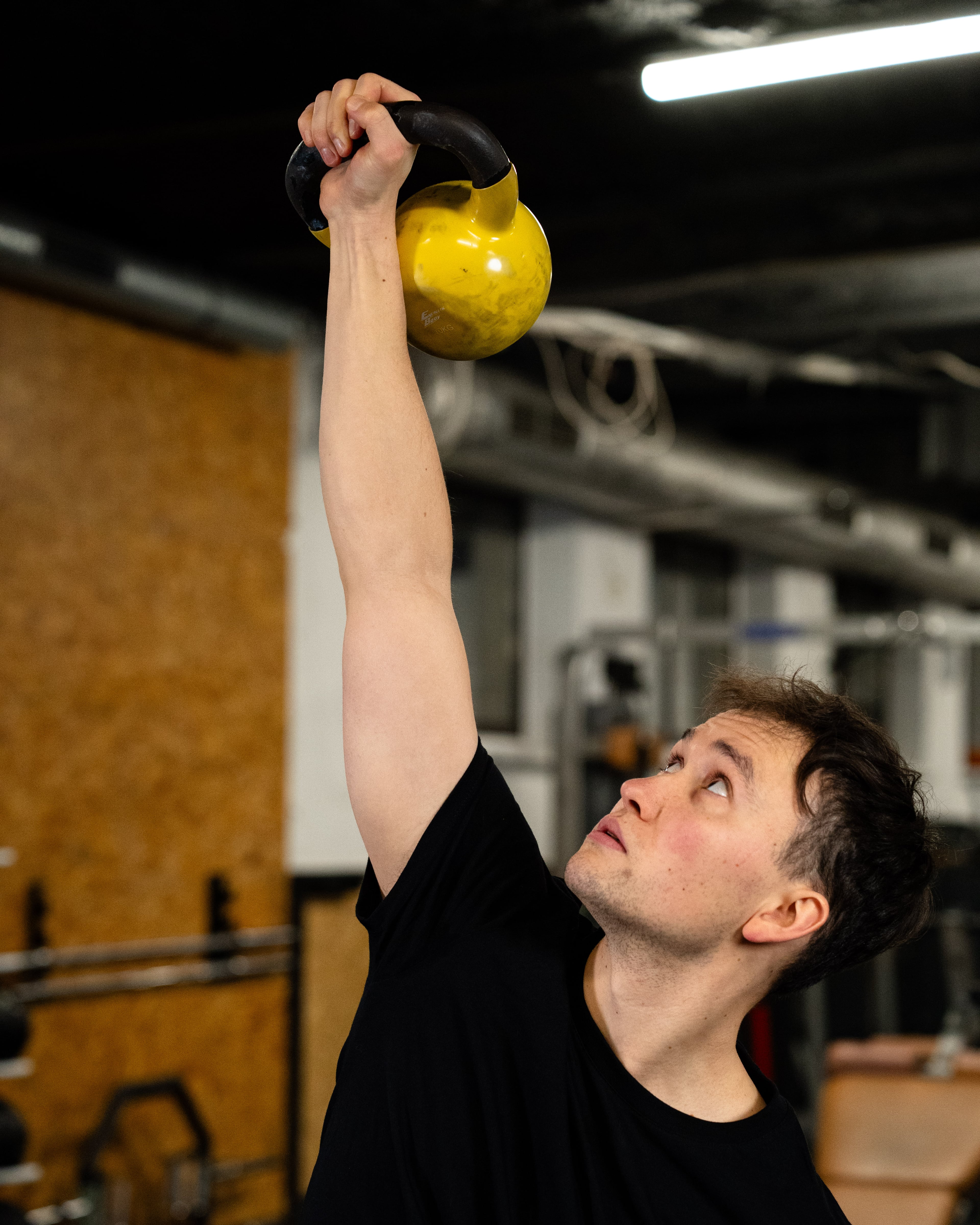 Paweł Kocan z kettlebellem